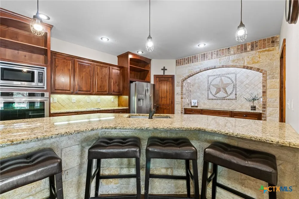 1130 Eastern Oaks Florence, TX 76527