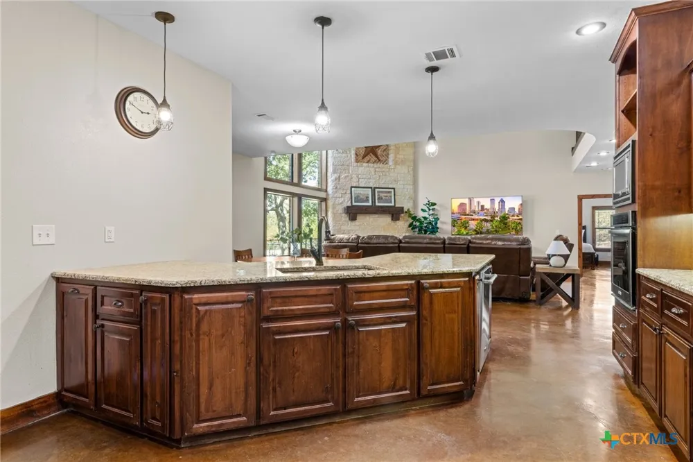 1130 Eastern Oaks Florence, TX 76527