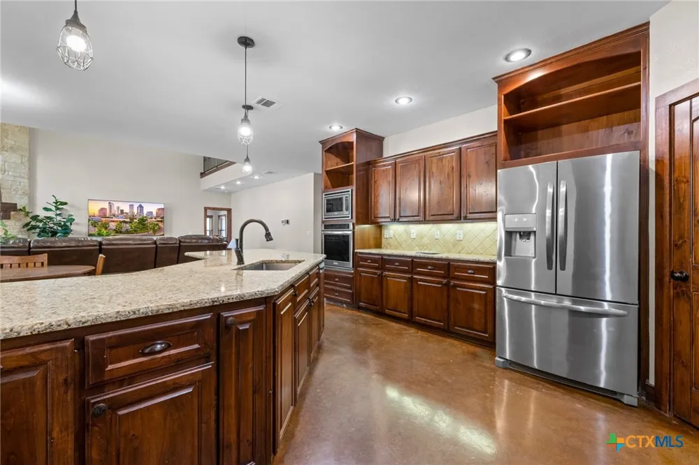 1130 Eastern Oaks Florence, TX 76527