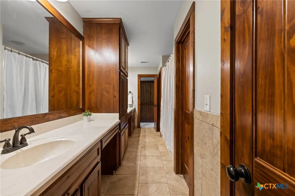 1130 Eastern Oaks Florence, TX 76527