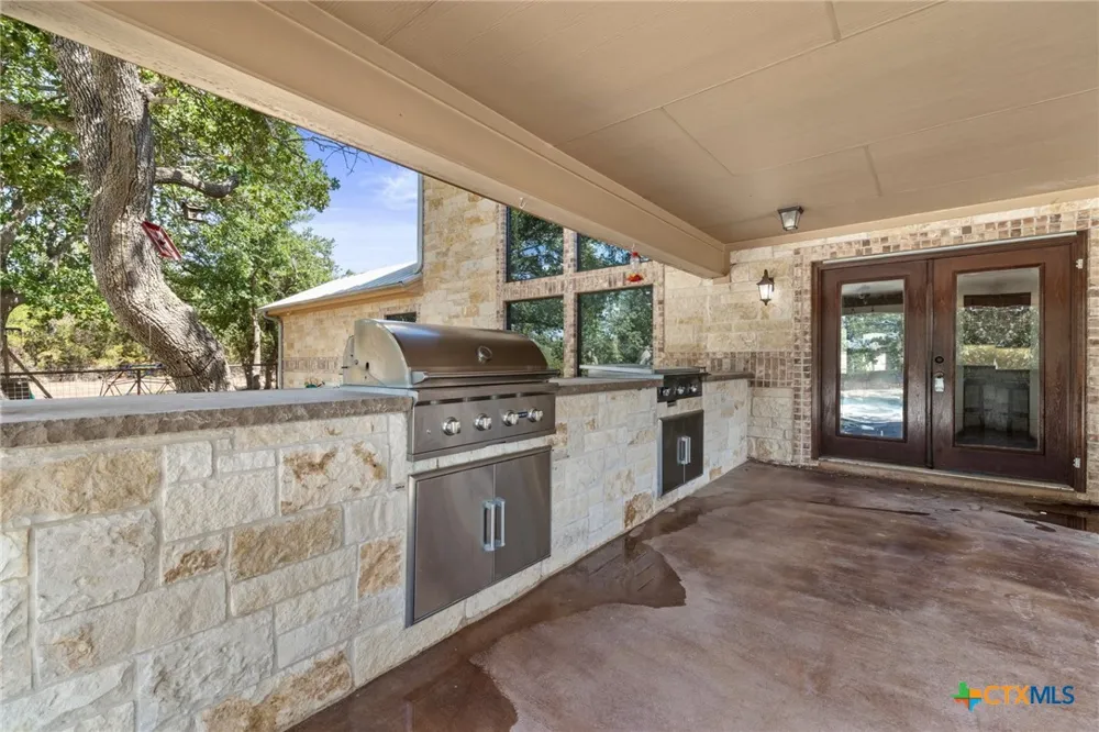 1130 Eastern Oaks Florence, TX 76527