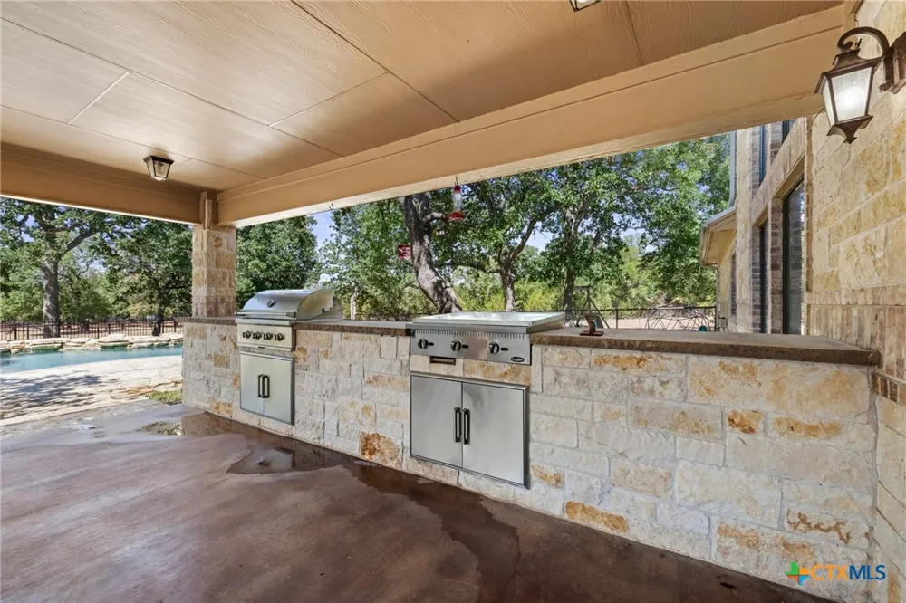 1130 Eastern Oaks Florence, TX 76527