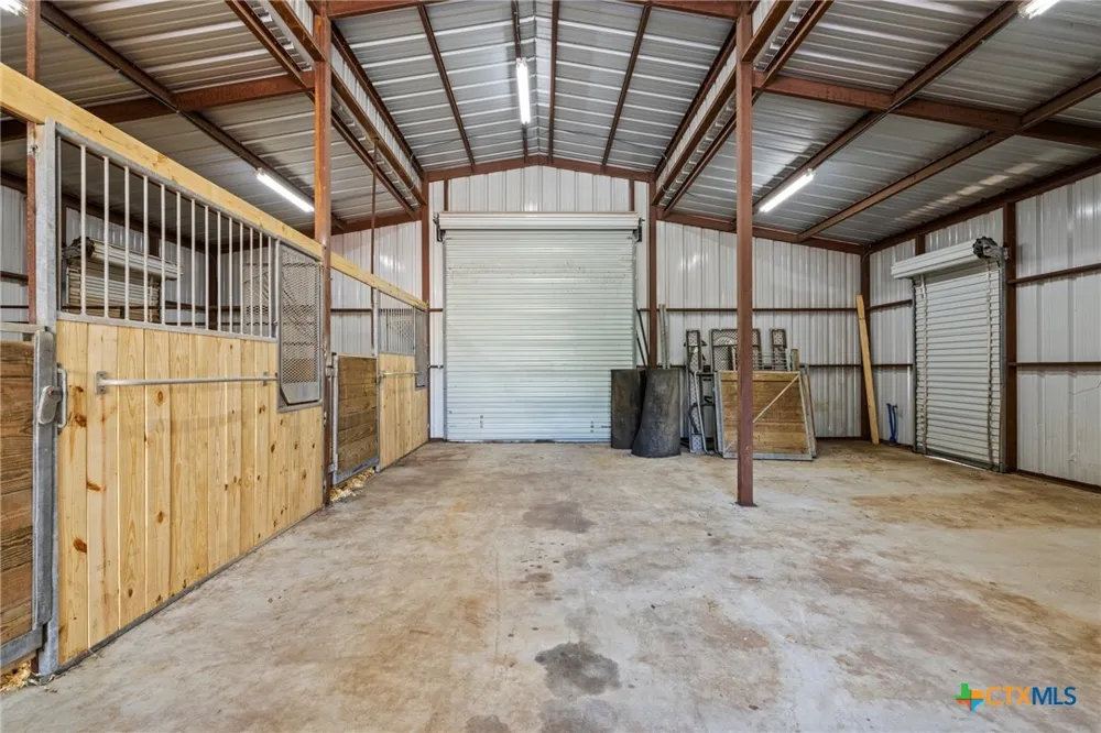 1130 Eastern Oaks Florence, TX 76527