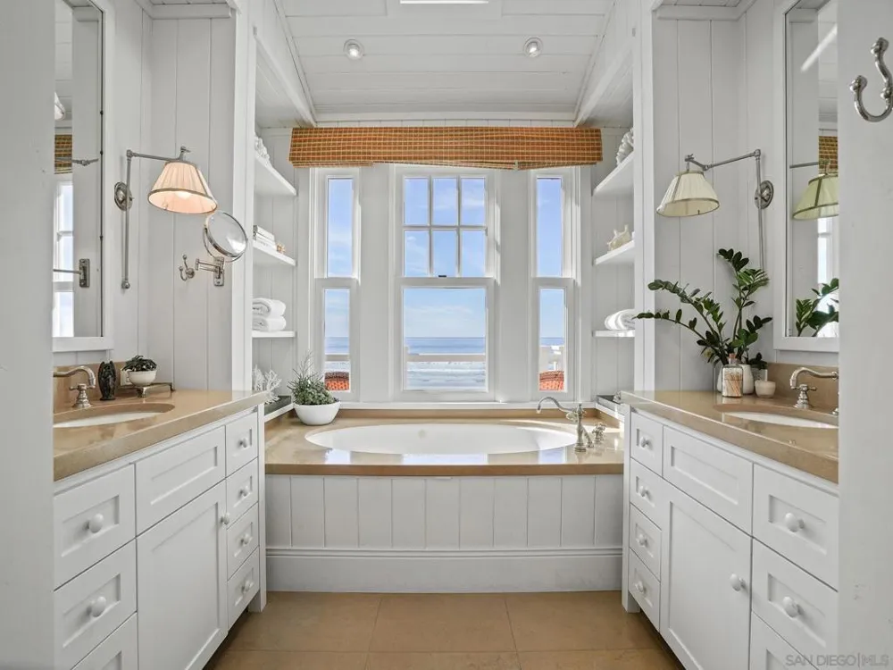 2720 Ocean Front Del Mar, CA 92014
