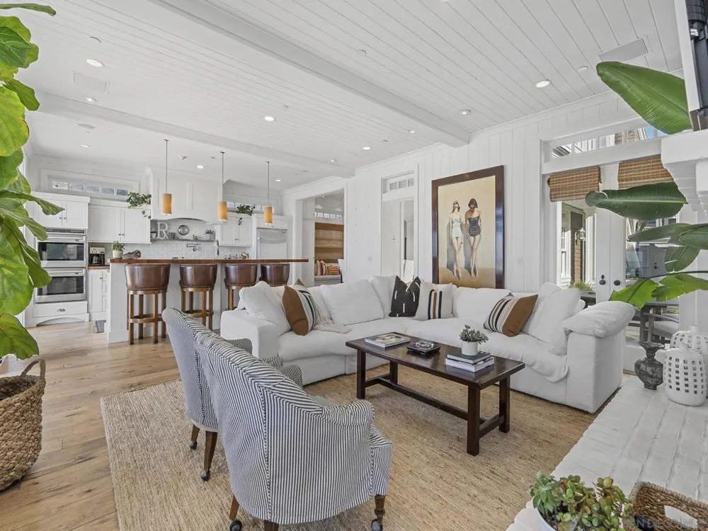 2720 Ocean Front Del Mar, CA 92014
