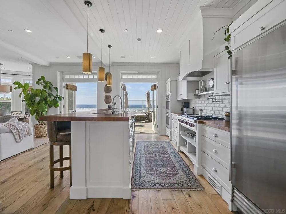 2720 Ocean Front Del Mar, CA 92014