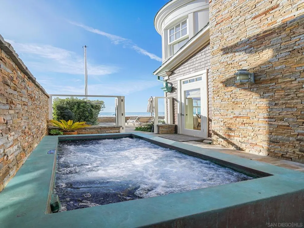 2720 Ocean Front Del Mar, CA 92014