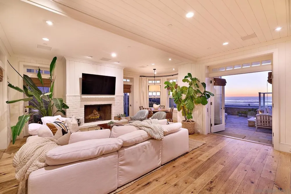 2720 Ocean Front Del Mar, CA 92014