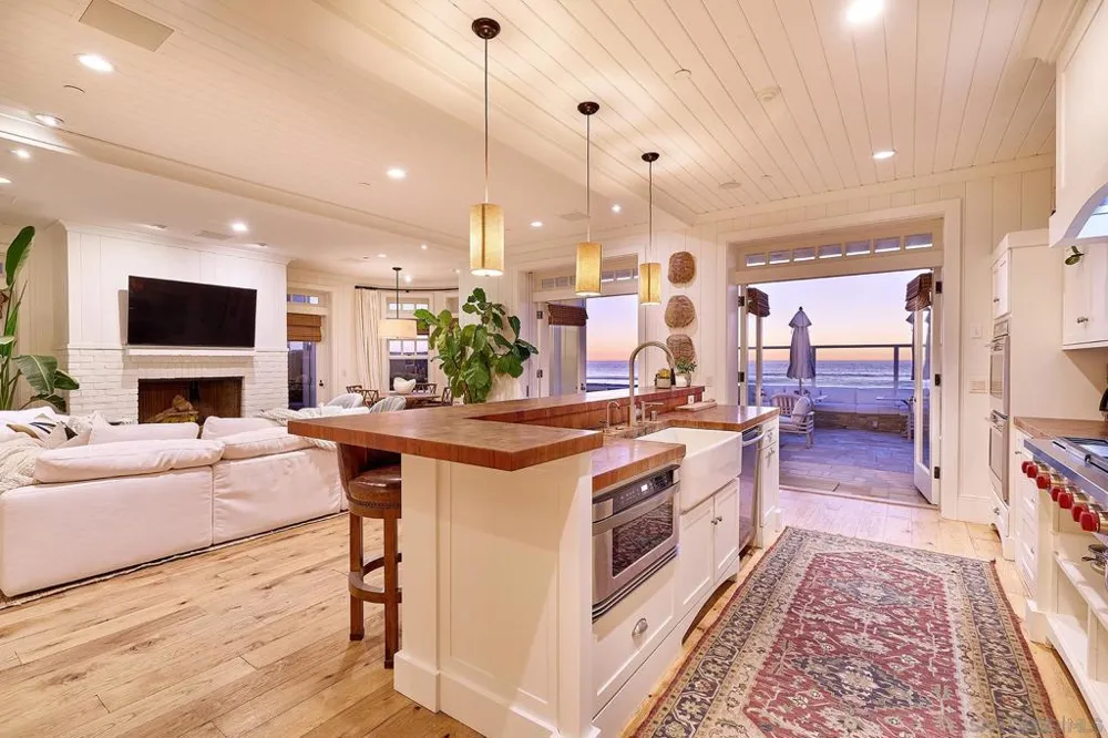 2720 Ocean Front Del Mar, CA 92014