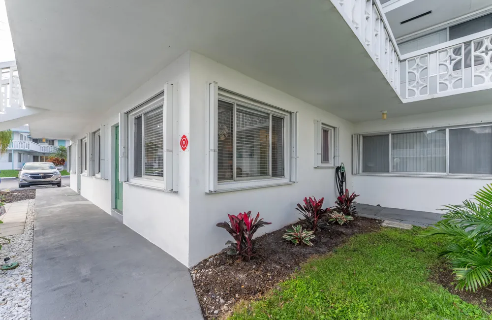 2004 Lake Osborne Drive #9