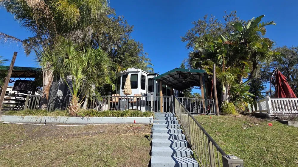 561 WATERWAY DRIVE River Ranch, FL 33867
