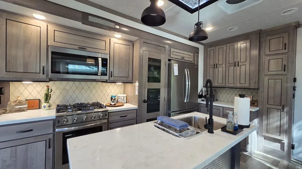 561 WATERWAY DRIVE River Ranch, FL 33867