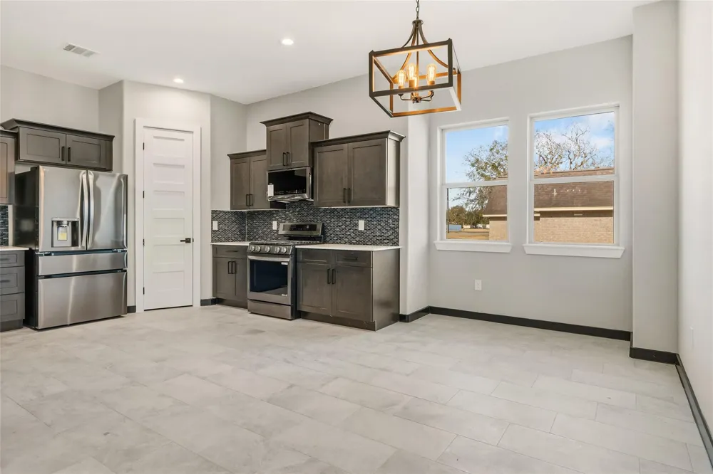 208 Silverleaf Street Sweeny, TX 77480