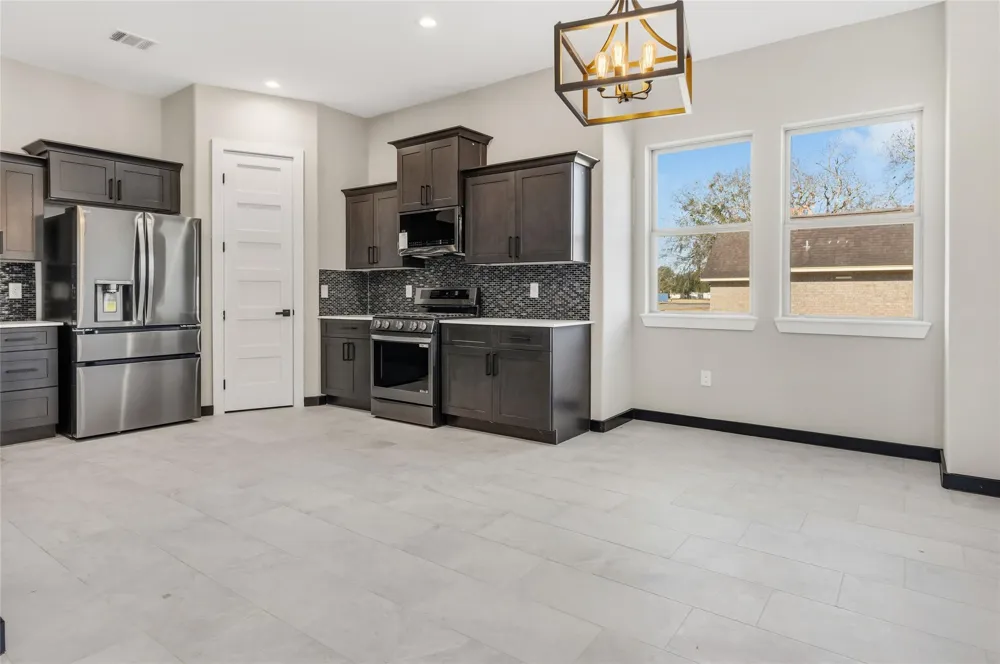 208 Silverleaf Street Sweeny, TX 77480