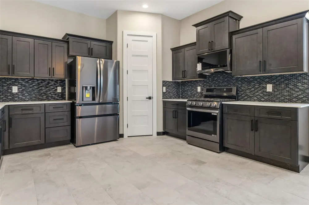 208 Silverleaf Street Sweeny, TX 77480