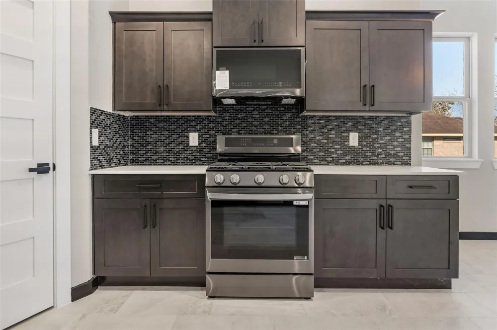 208 Silverleaf Street Sweeny, TX 77480