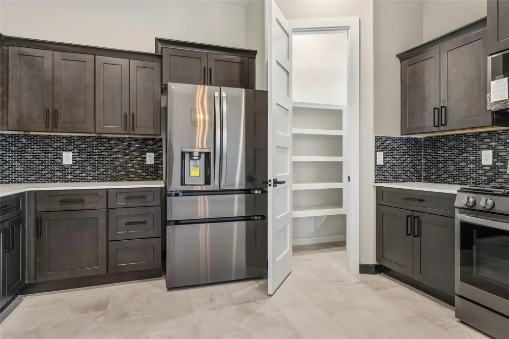208 Silverleaf Street Sweeny, TX 77480