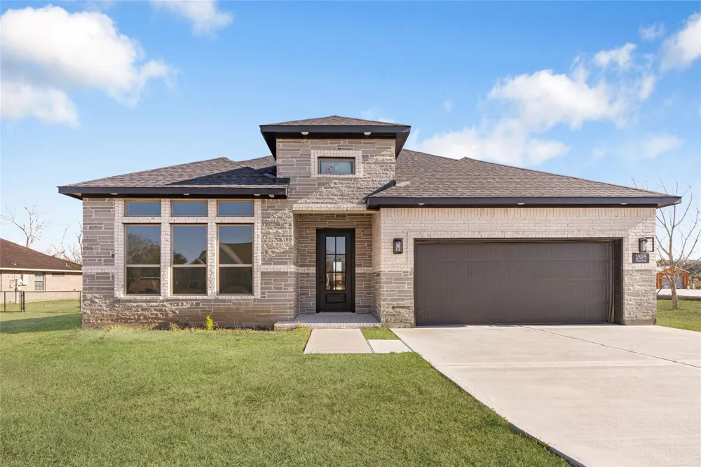 208 Silverleaf Street Sweeny, TX 77480