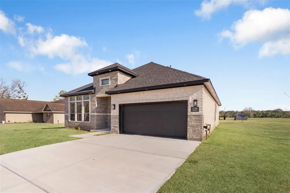 208 Silverleaf Street Sweeny, TX 77480