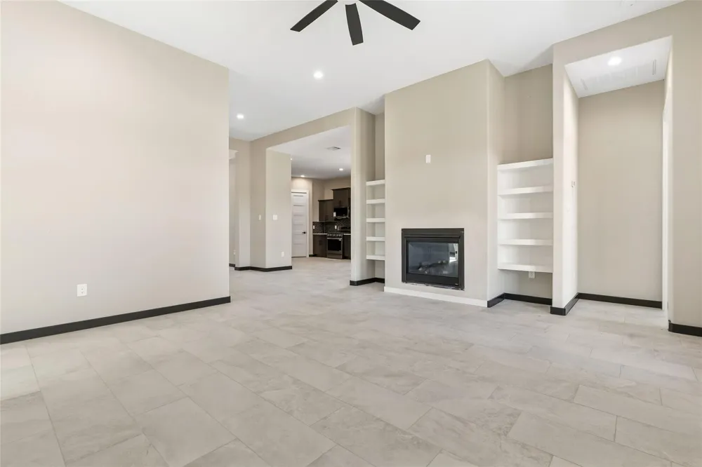 208 Silverleaf Street Sweeny, TX 77480