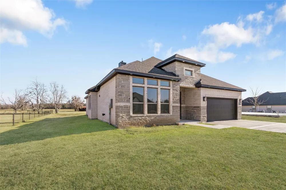 208 Silverleaf Street Sweeny, TX 77480