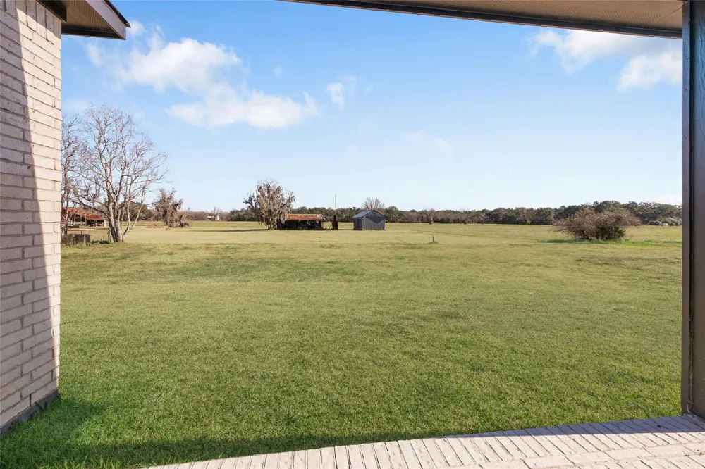 208 Silverleaf Street Sweeny, TX 77480