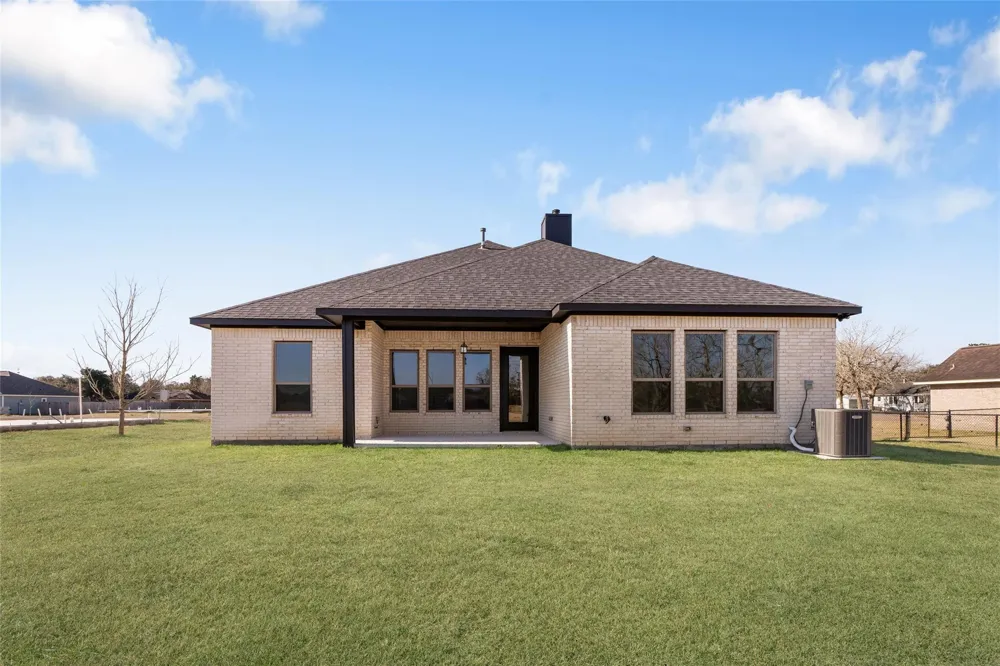 208 Silverleaf Street Sweeny, TX 77480