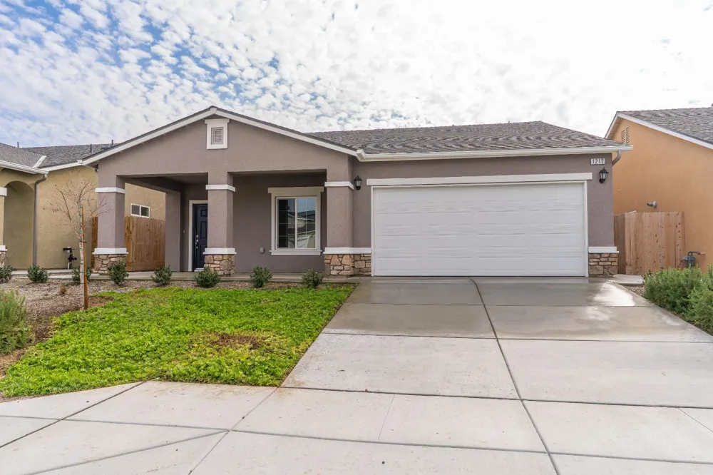 1212 E Orange Street Avenal, CA 93204