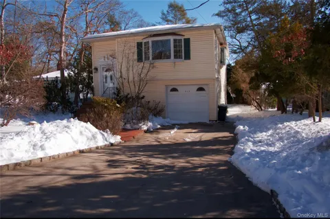 215 Lakeside Trail