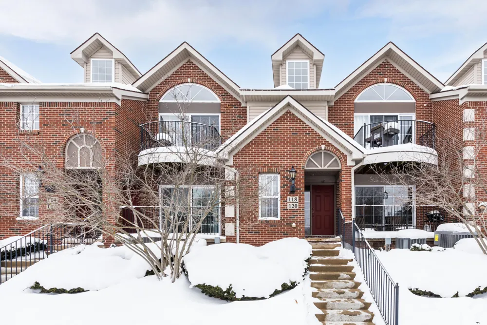 120 W Oakbrook Drive