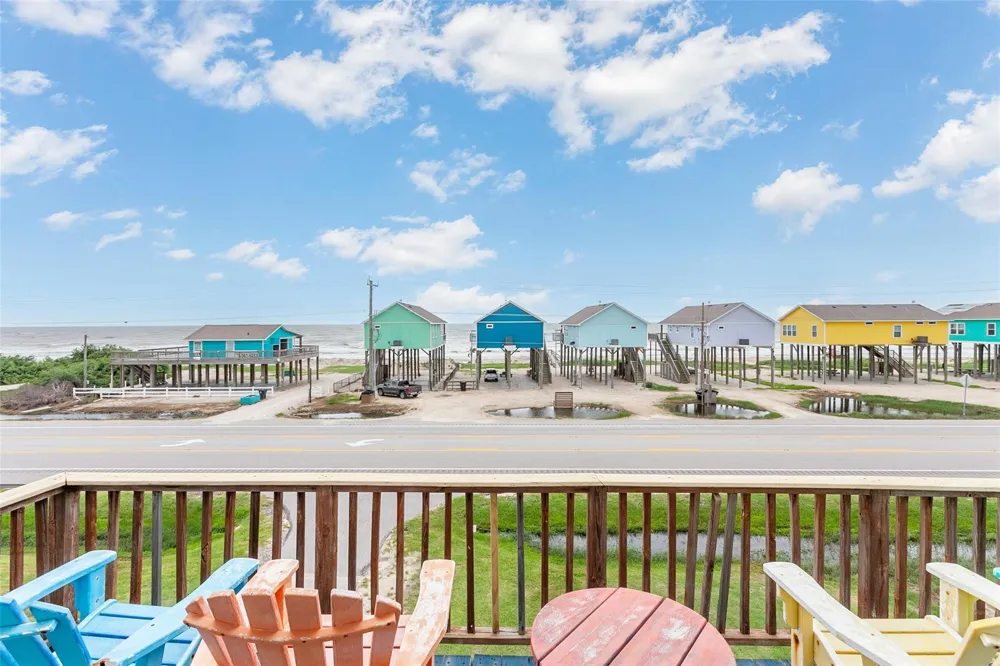 2433 Audubon Avenue Gilchrist, TX 77617