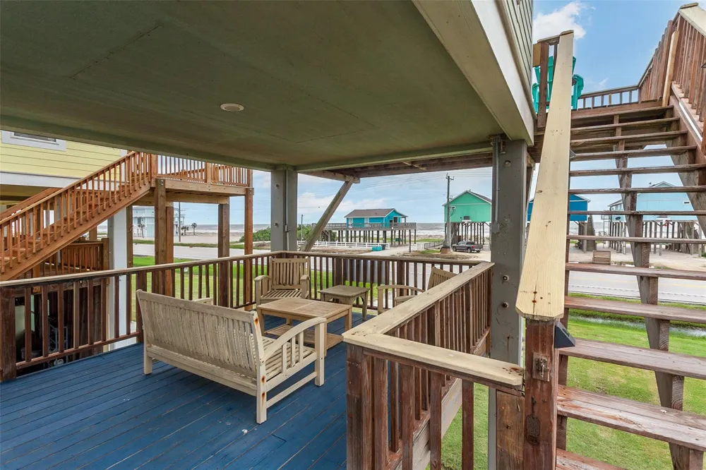 2433 Audubon Avenue Gilchrist, TX 77617