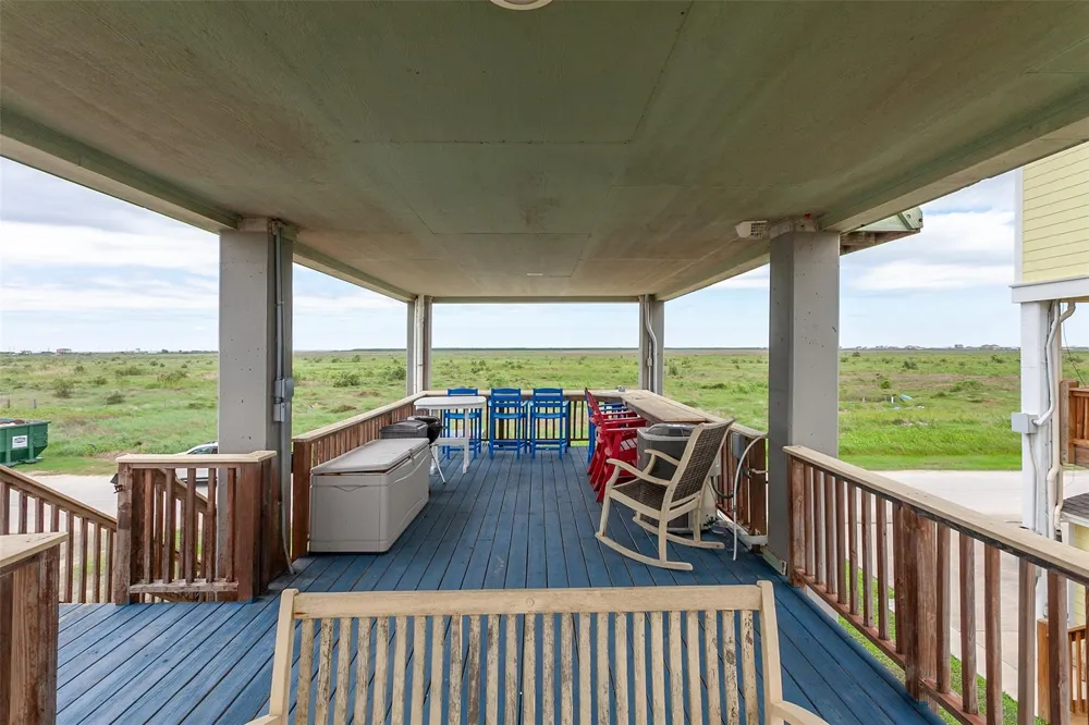 2433 Audubon Avenue Gilchrist, TX 77617