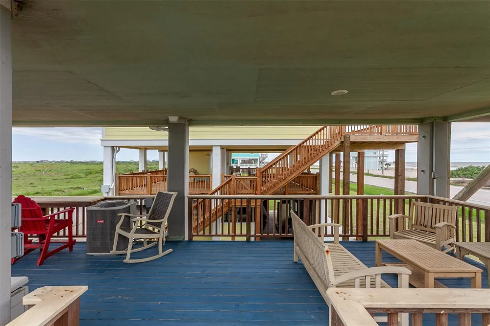 2433 Audubon Avenue Gilchrist, TX 77617