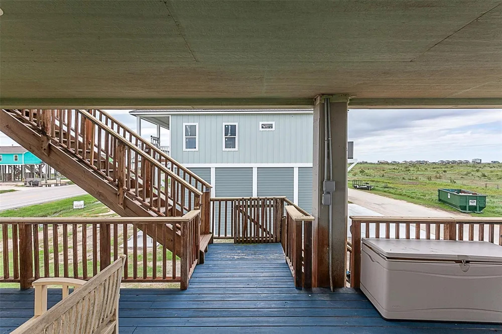 2433 Audubon Avenue Gilchrist, TX 77617