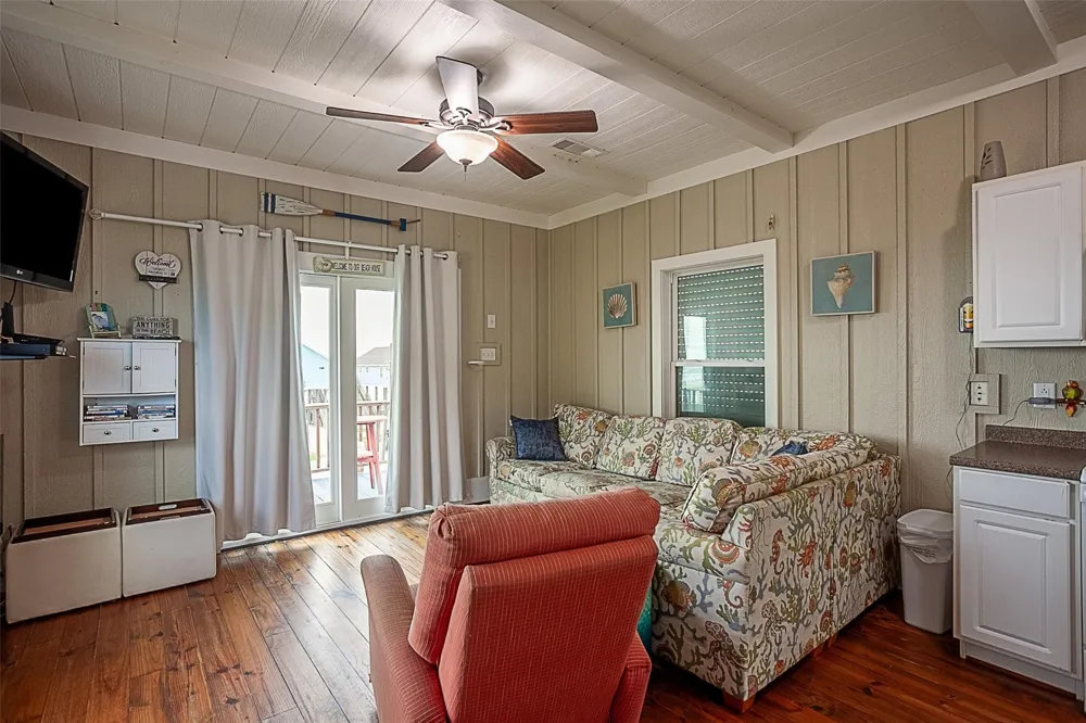 2433 Audubon Avenue Gilchrist, TX 77617