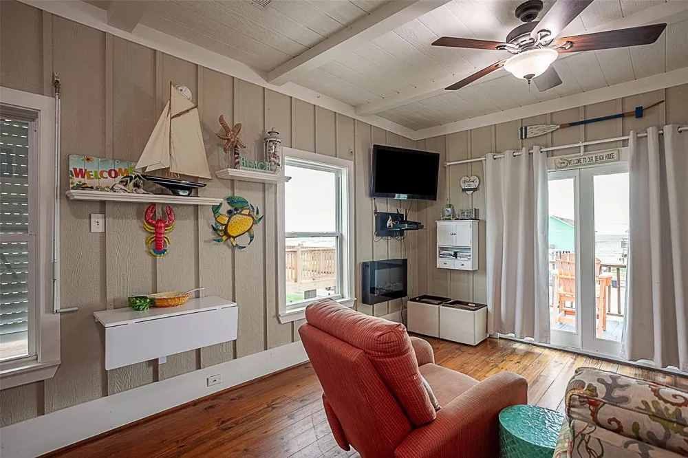 2433 Audubon Avenue Gilchrist, TX 77617