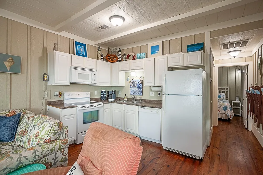 2433 Audubon Avenue Gilchrist, TX 77617