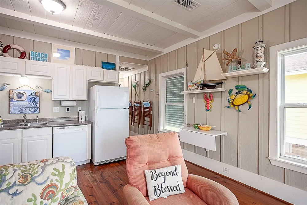 2433 Audubon Avenue Gilchrist, TX 77617