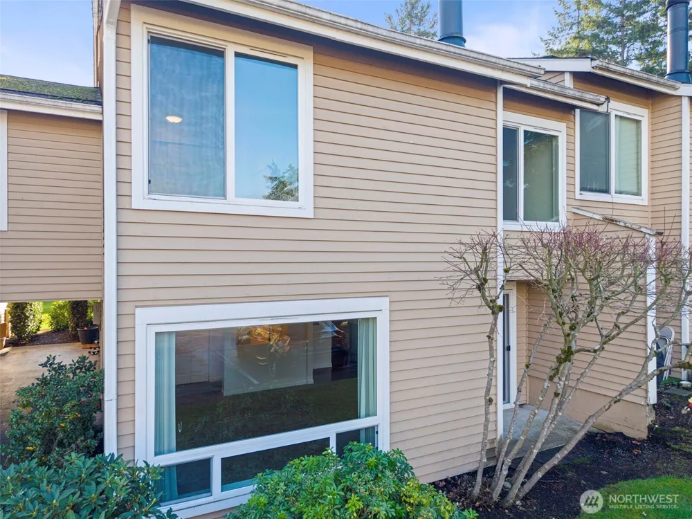 1215 S 237th Lane #1308 Des Moines, WA 98198