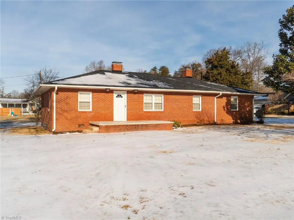 812 Springwood Avenue