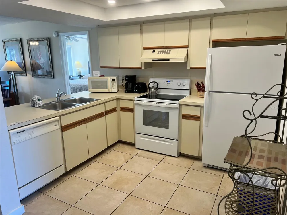 1001 POINT OF ROCKS ROAD #309 Sarasota, FL 34242