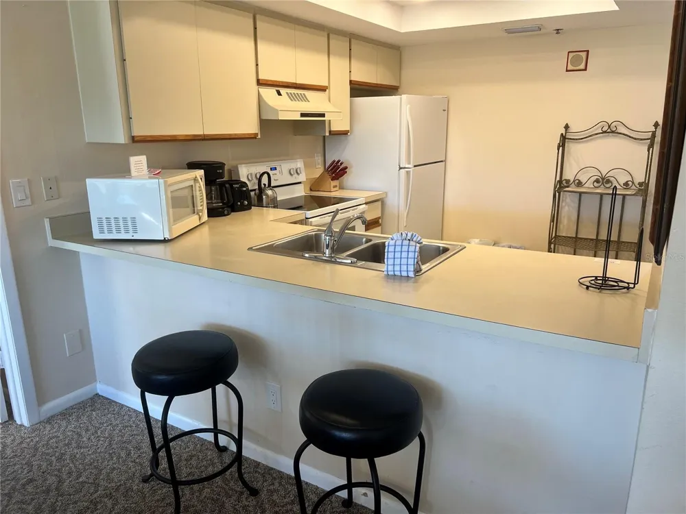 1001 POINT OF ROCKS ROAD #309 Sarasota, FL 34242