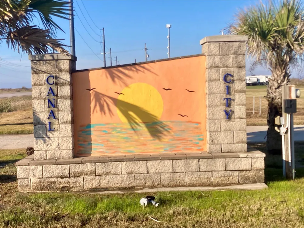 1136 Pennington Street Gilchrist, TX 77617
