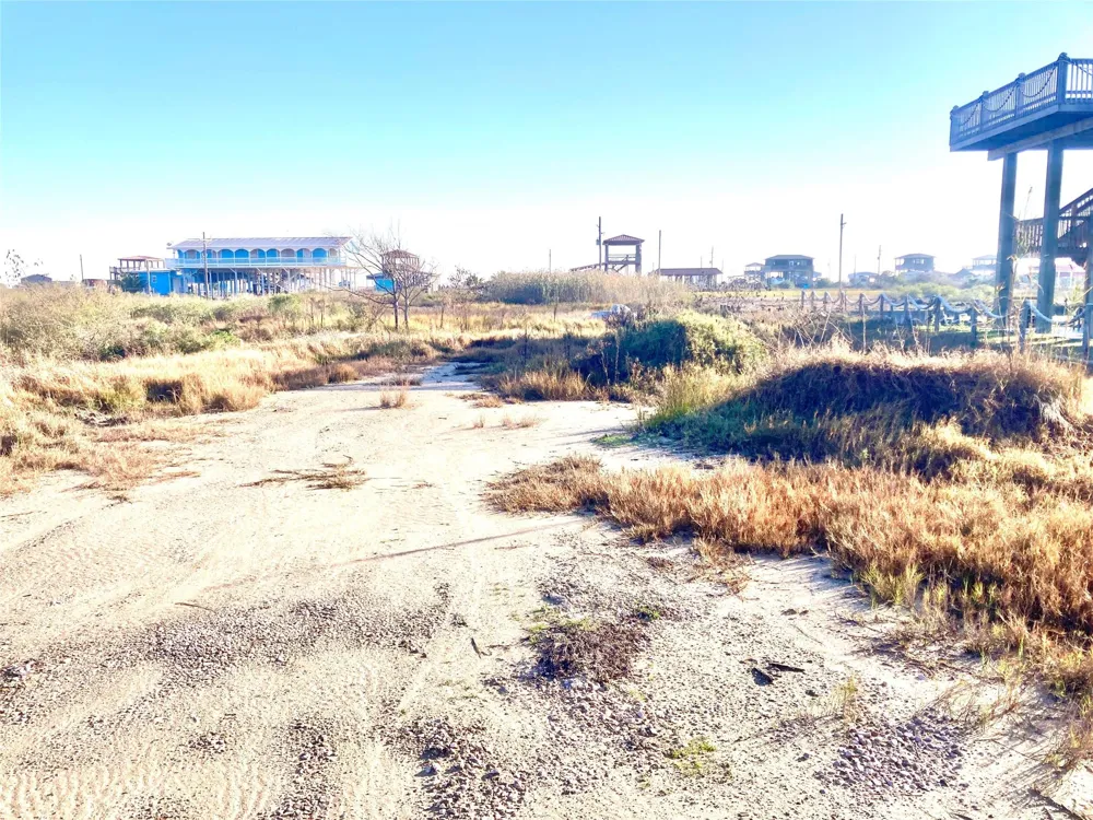1136 Pennington Street Gilchrist, TX 77617