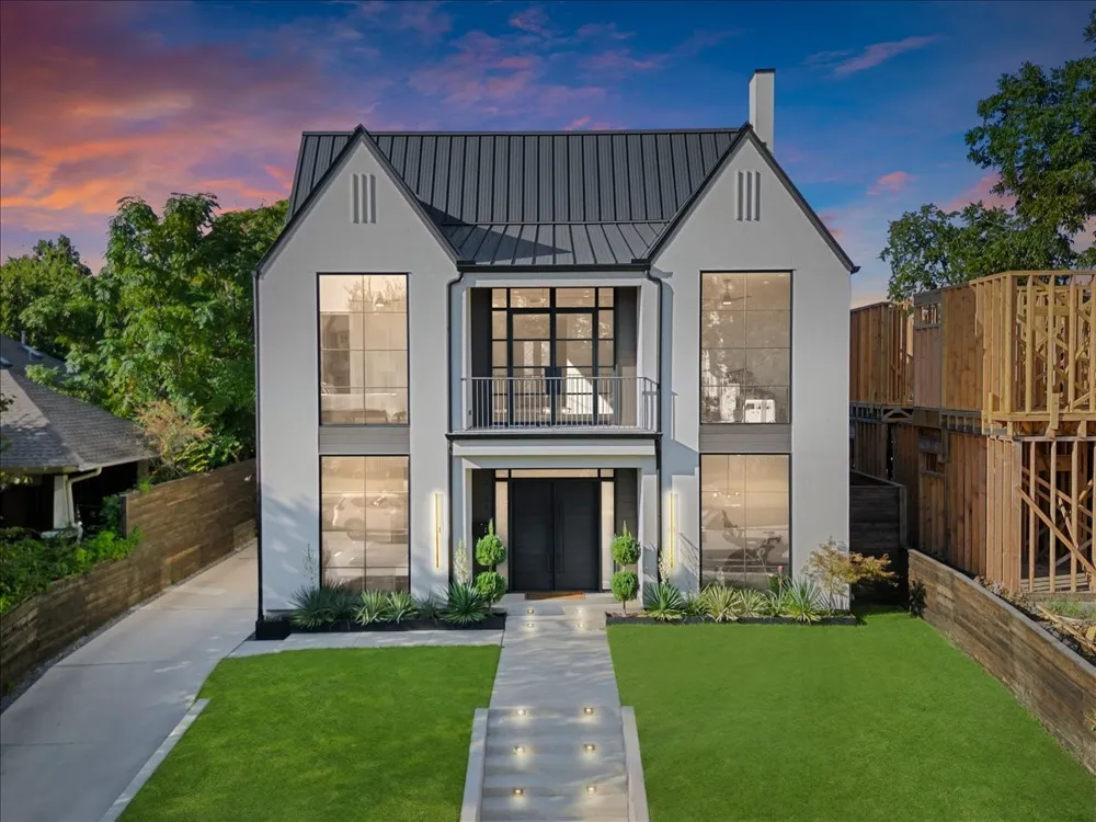 5839 Richmond Avenue