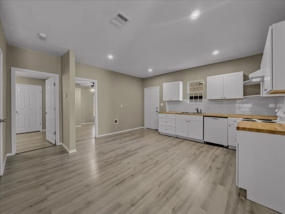 959 E Broadway Avenue