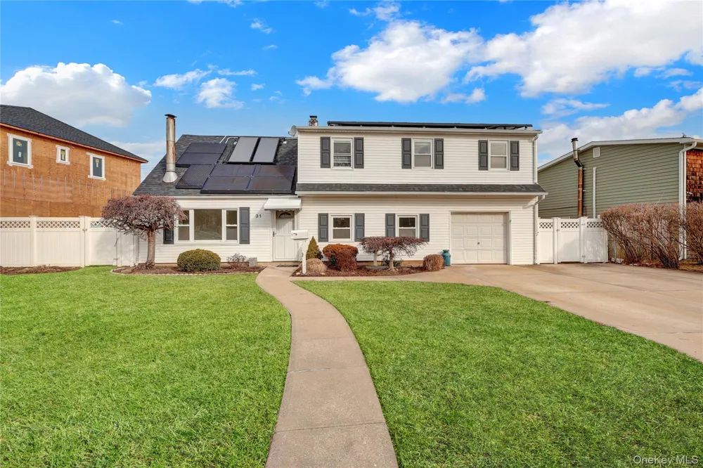 31 Bluespruce Road Levittown, NY 11756