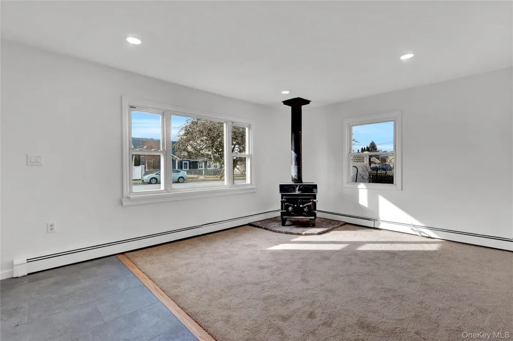 31 Bluespruce Road Levittown, NY 11756