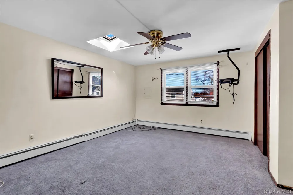 31 Bluespruce Road Levittown, NY 11756